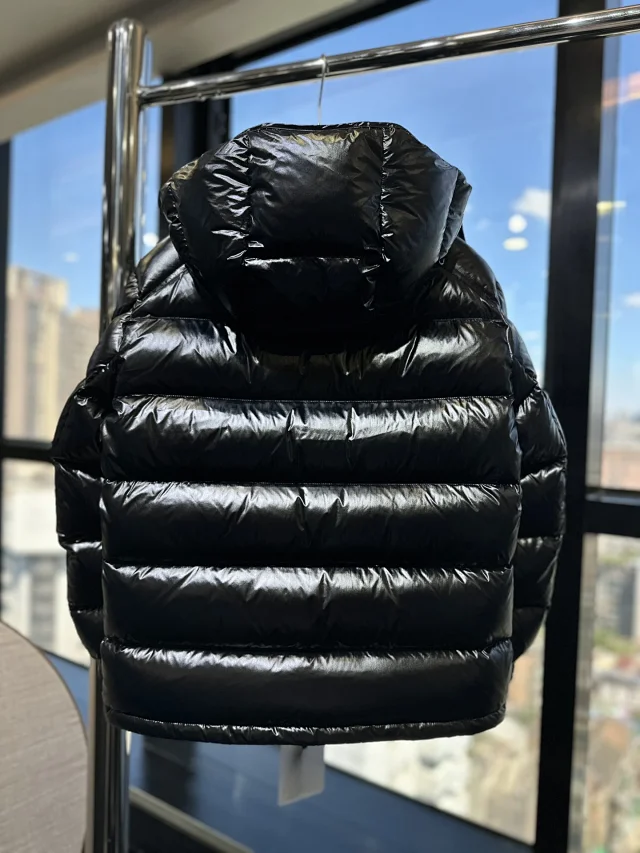 Maire95 Unisex Hooded Detachable Down Jacket Detail