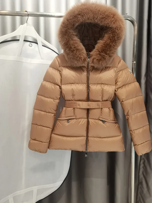 MengJia Boedic Women's Hooded Short Down Detail