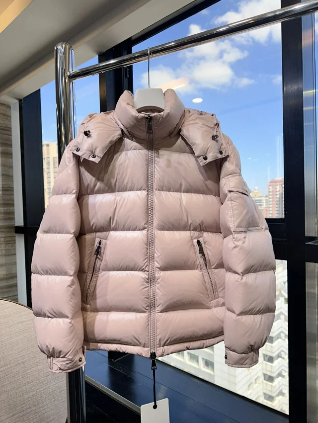 Maire95 Unisex Hooded Detachable Down Jacket Detail
