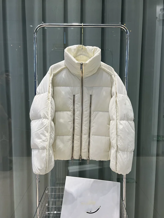 M Women's GENIUS Embroidered Down Jacket Detail