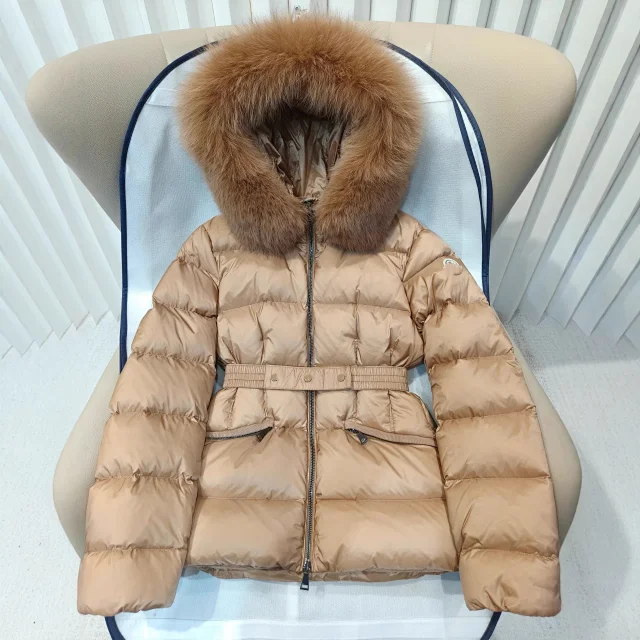 Meng Jia Boedic Women's Hooded Puffer Detail