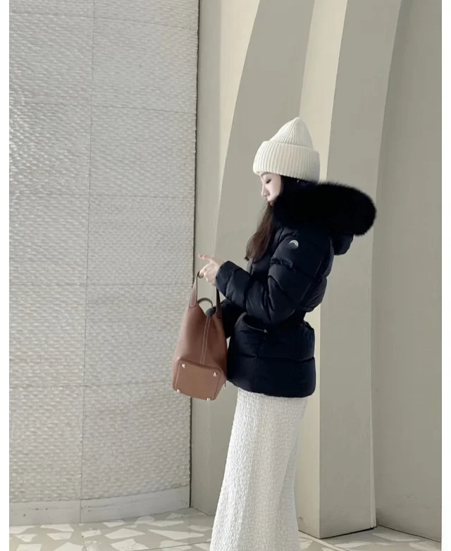 Meng Jia Boedic Women's Hooded Puffer Detail