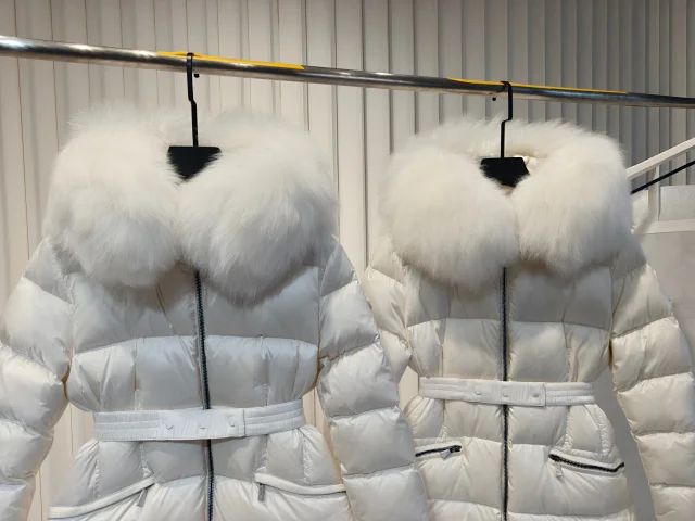 Meng Jia Boedic Women's Hooded Puffer Detail