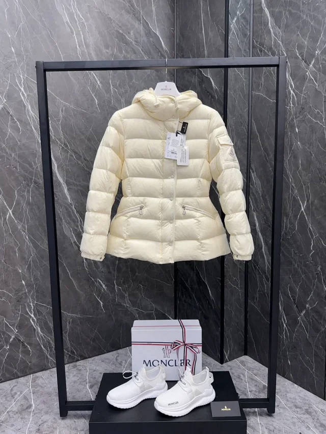 Barante New Women's Waist-Cinching Down Jacket Detail