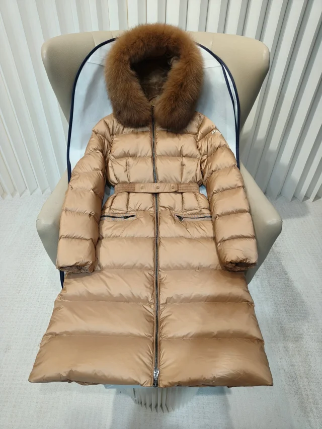 Meng Jia Boedic Women's Hooded Puffer Detail