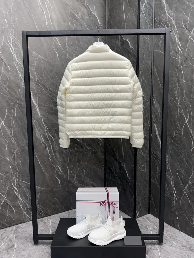 Meng Jia Lans Women's Short Puffer Detail