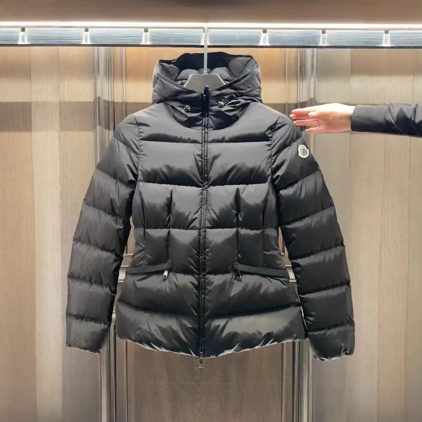Women's Meng Jia Avoce Cropped Hooded Puffer