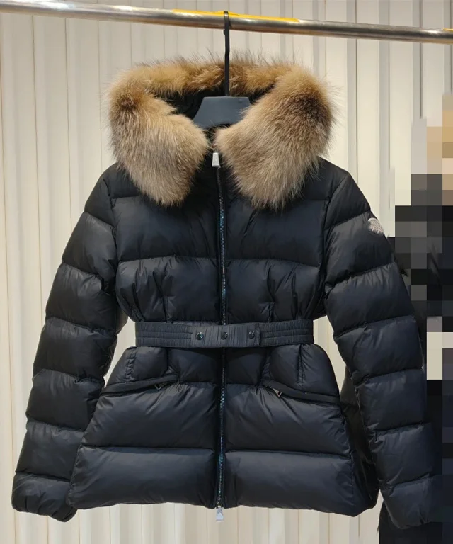 Meng Jia Boedic Women's Hooded Puffer Detail