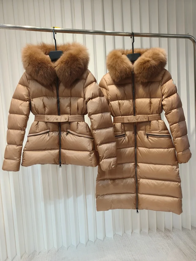 Meng Jia Boedic Women's Hooded Puffer Detail