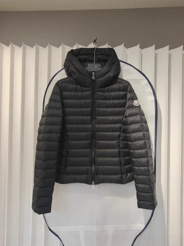 MengJia Women's IGE Hooded Cropped Down Detail