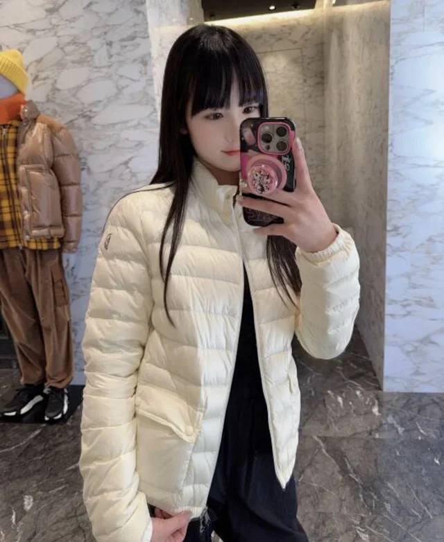 Meng Jia Lans Women's Short Puffer Detail