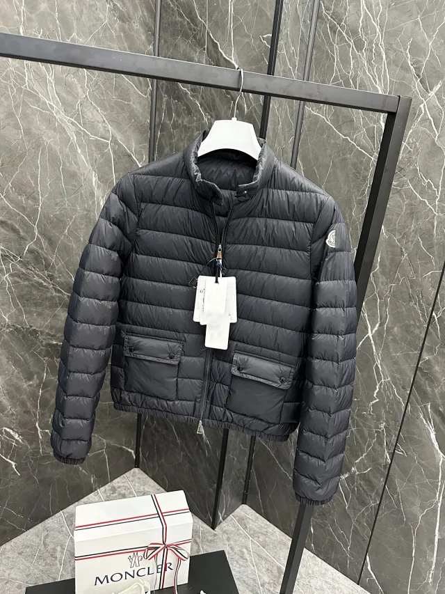 Meng Jia Lans Women's Short Puffer Detail