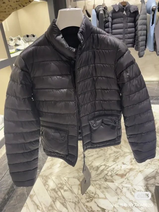 Mengjia Lans Women's Cropped Down Jacket Detail