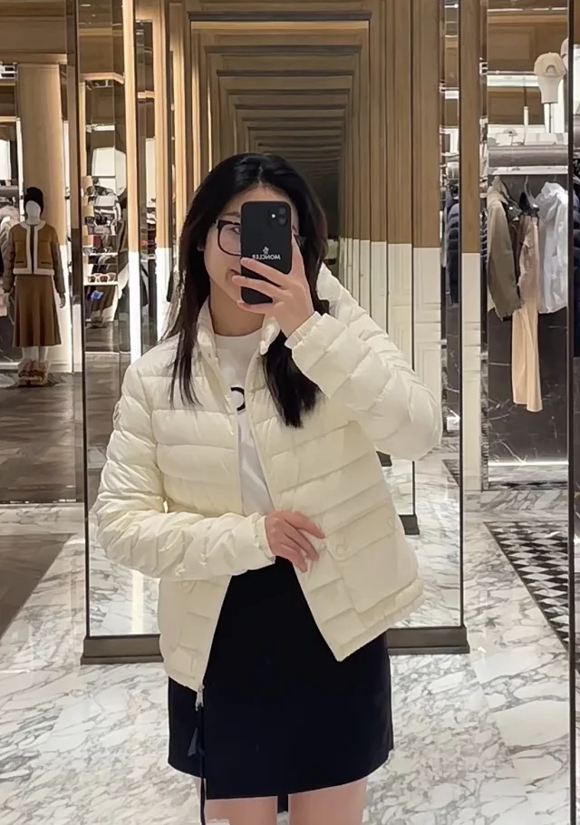 Meng Jia Lans Women's Short Puffer Detail