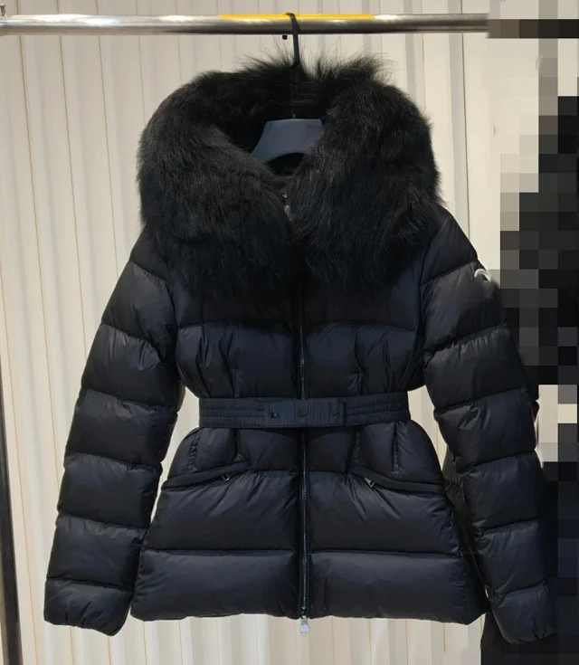 Meng Jia Boedic Women's Hooded Puffer Detail