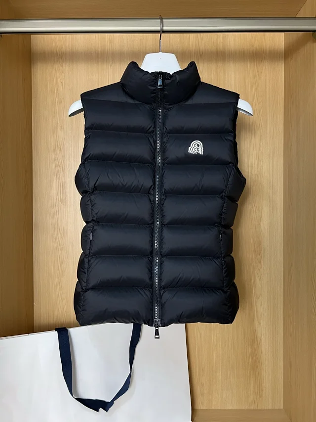 M25ss Women's Ghany Light Down Vest Detail