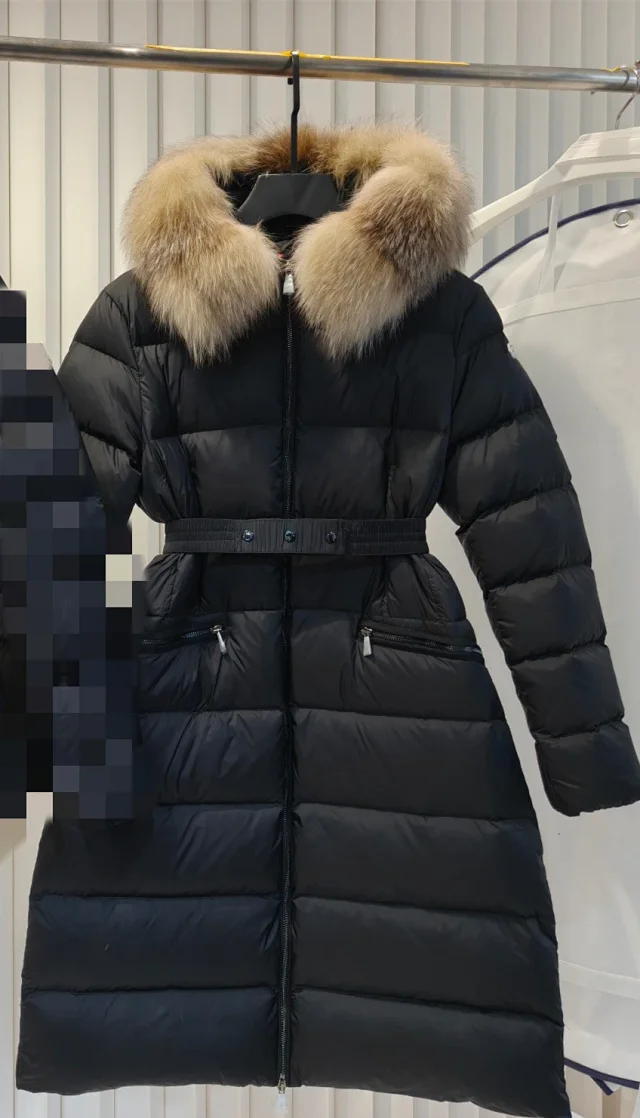 Meng Jia Boedic Women's Hooded Puffer Detail