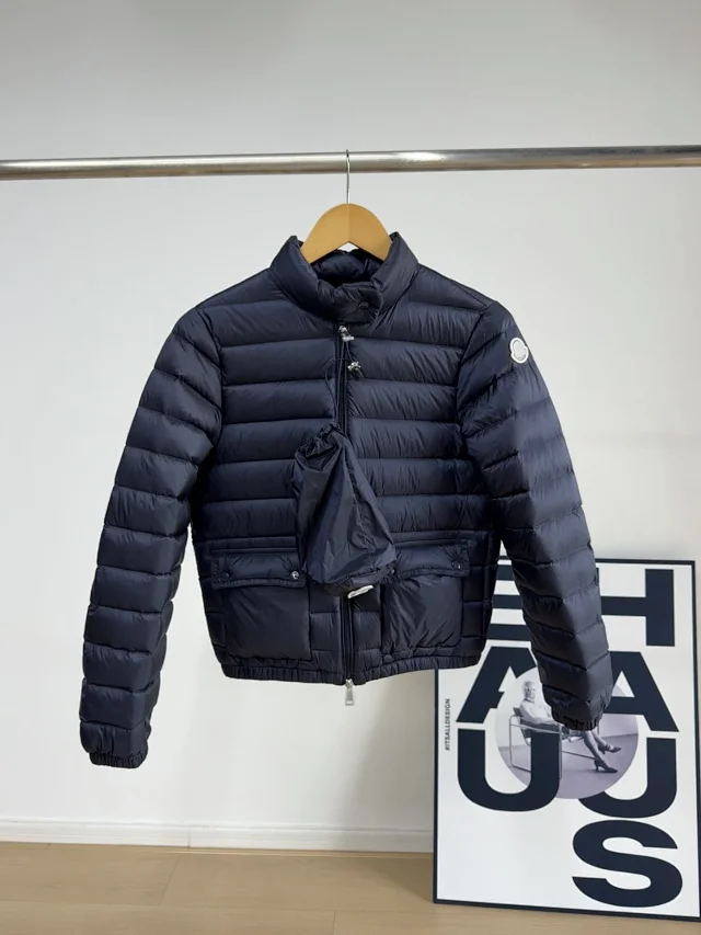 Mengjia Lans Women's Cropped Down Jacket Detail