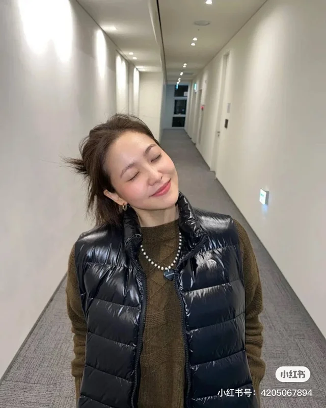 Meng's Women's Ghany Slim Down Vest Detail