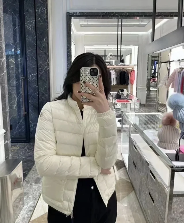 Meng Jia Lans Women's Short Puffer Detail