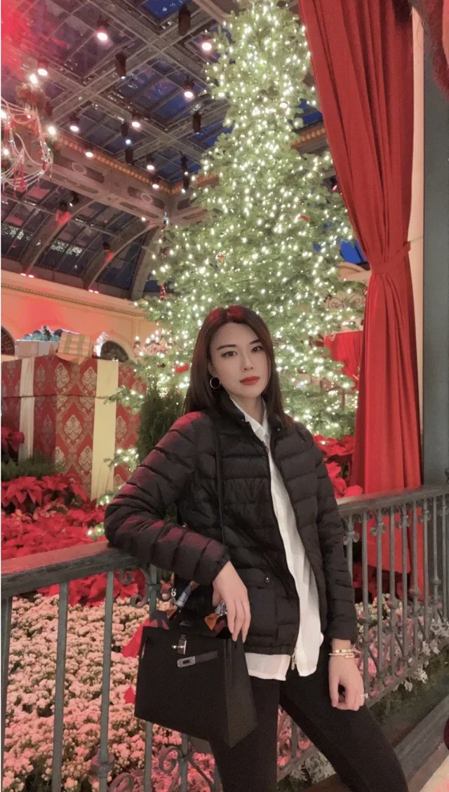 Meng Jia Lans Women's Short Puffer Detail