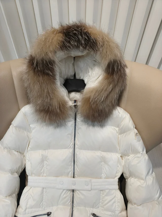 Meng Jia Boedic Women's Hooded Puffer Detail