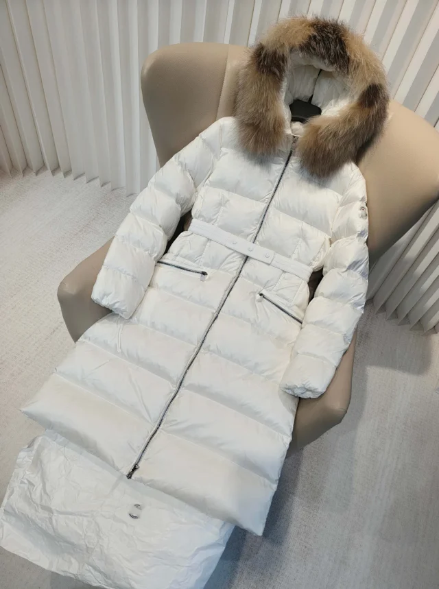 Meng Jia Boedic Women's Hooded Puffer Detail