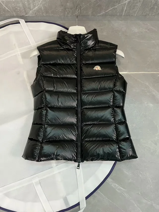 M25ss Women's Ghany Light Down Vest Detail