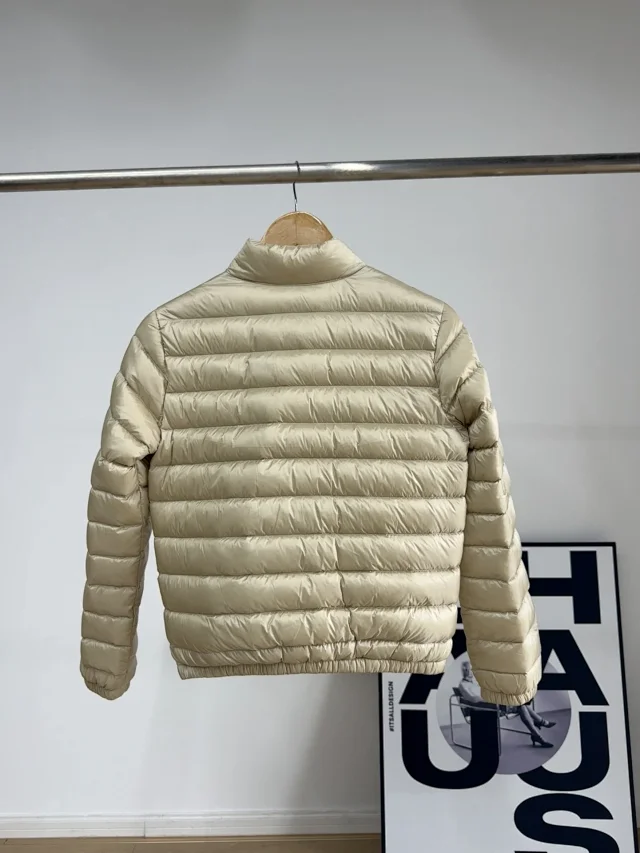 Mengjia Lans Women's Cropped Down Jacket Detail