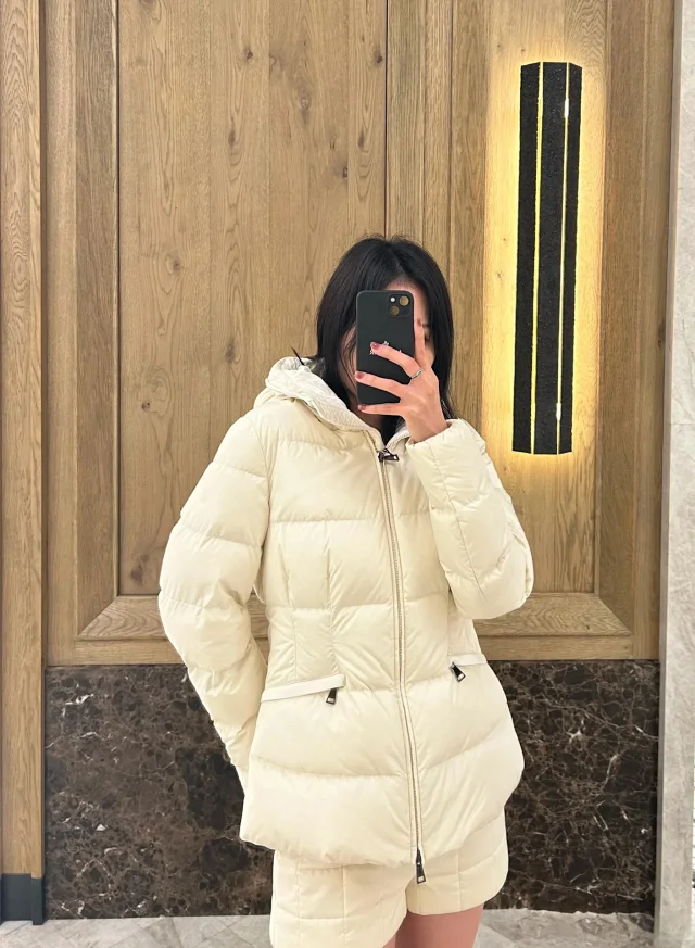 Moncler Women's Hooded Fitted Down Jacket Detail