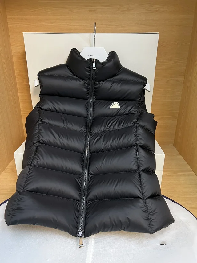 Meng's Women's Ghany Slim Down Vest Detail