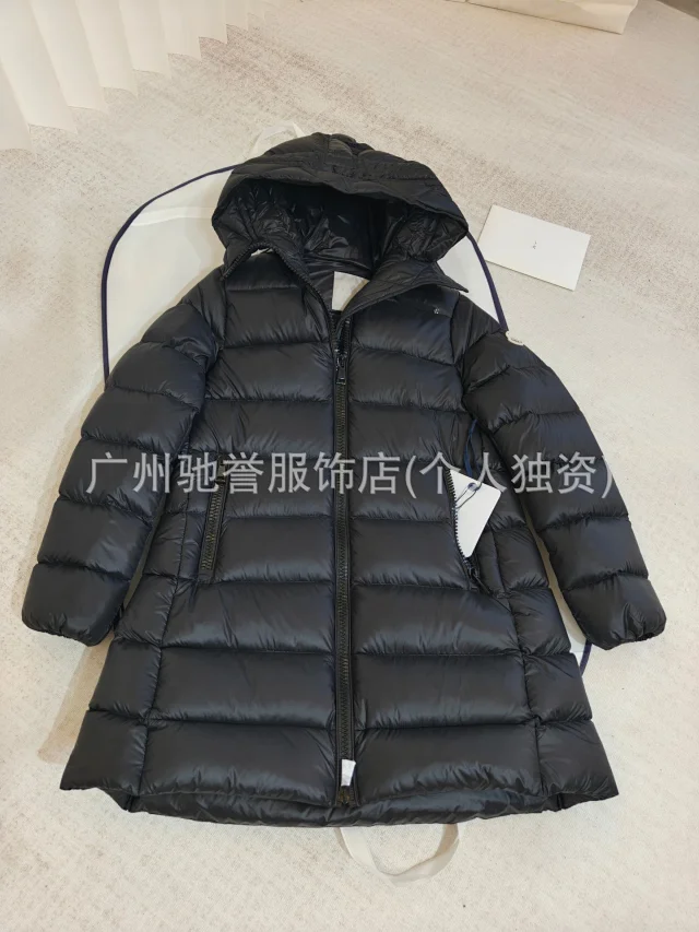 SUYEN Doll Women's Hooded Puffer Jacket Detail