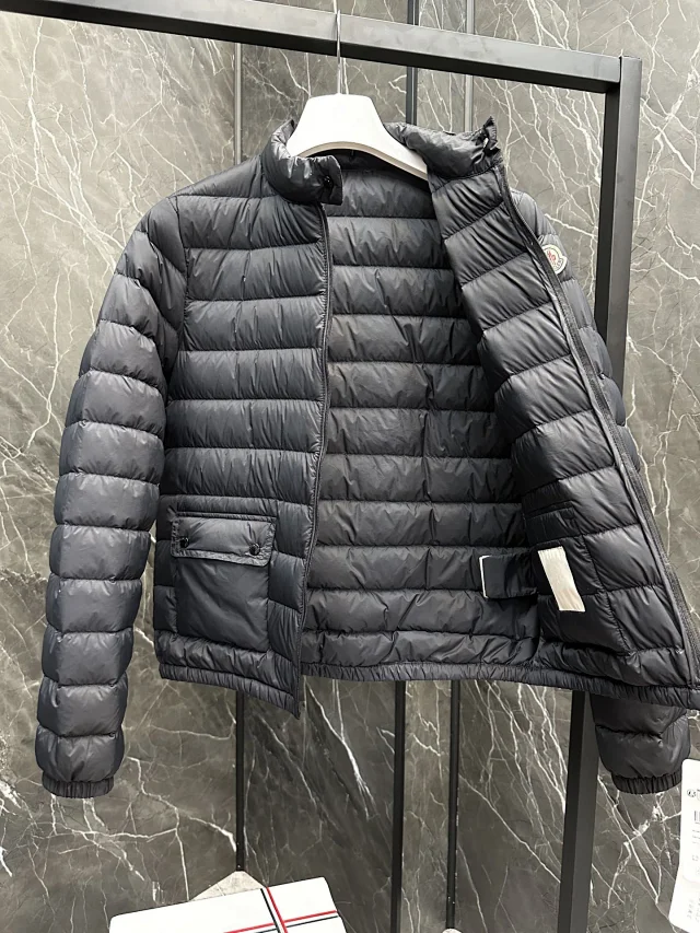 Meng Jia Lans Women's Short Puffer Detail