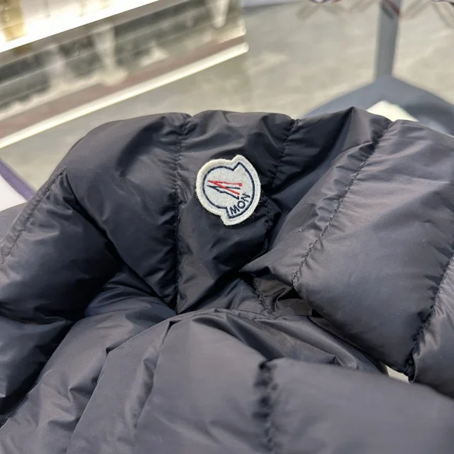 Meng Jia Lans Women's Short Puffer Detail