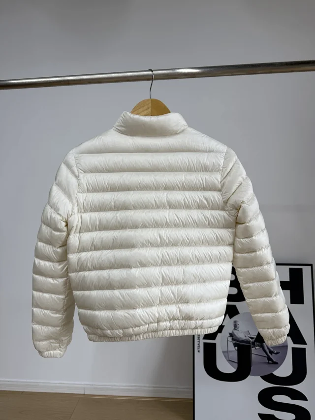 Mengjia Lans Women's Cropped Down Jacket Detail