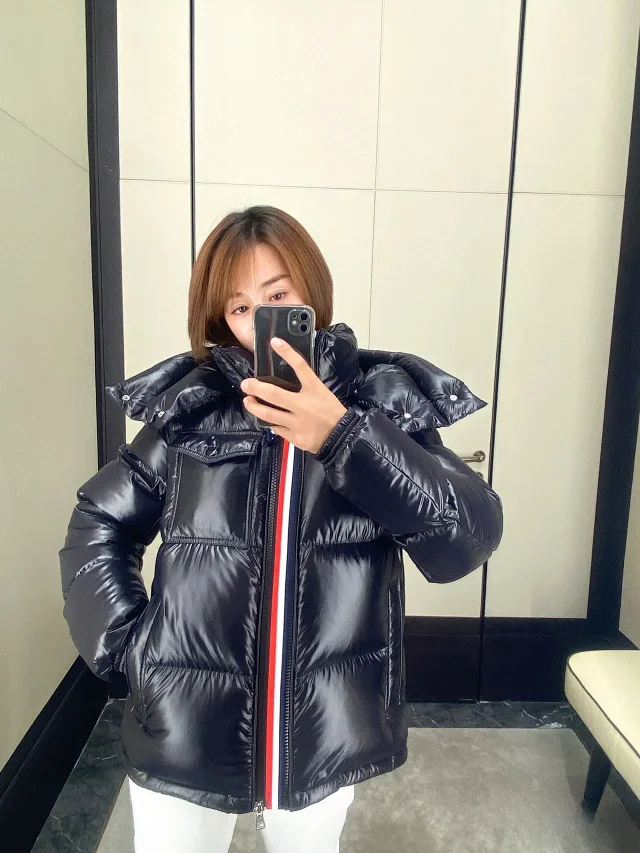 Moncler Hooded Detachable Down Jacket Detail