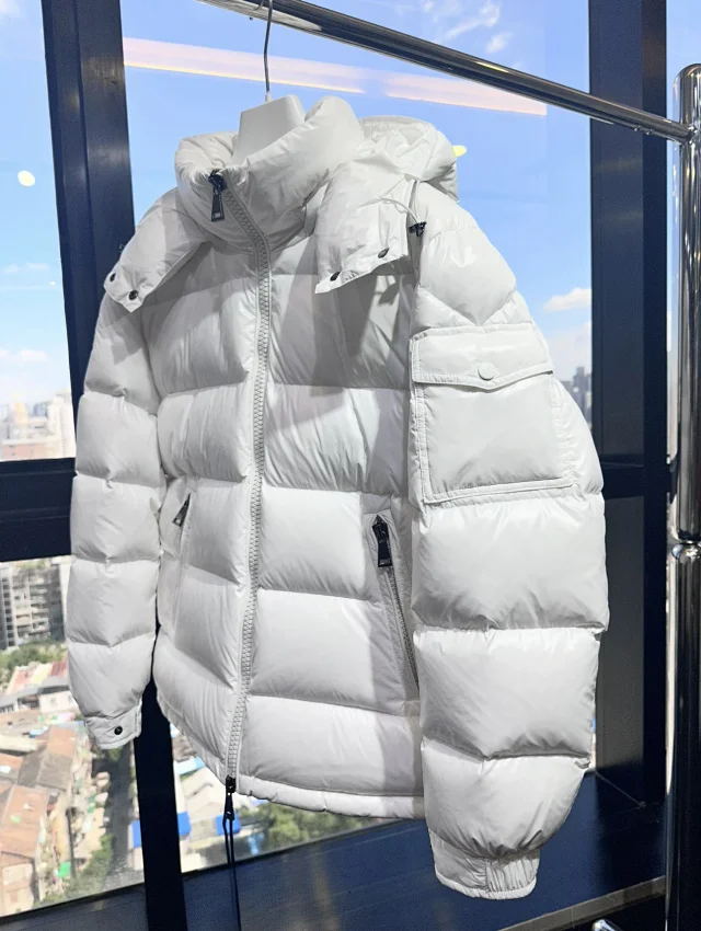 Maire95 Unisex Hooded Detachable Down Jacket Detail