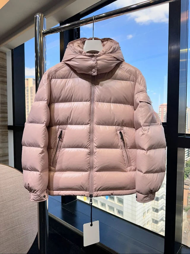 Maire95 Unisex Hooded Detachable Down Jacket Detail