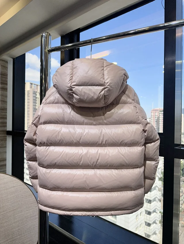 Maire95 Unisex Hooded Detachable Down Jacket Detail