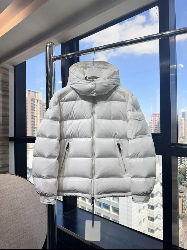 Maire95 Unisex Hooded Detachable Down Jacket Detail