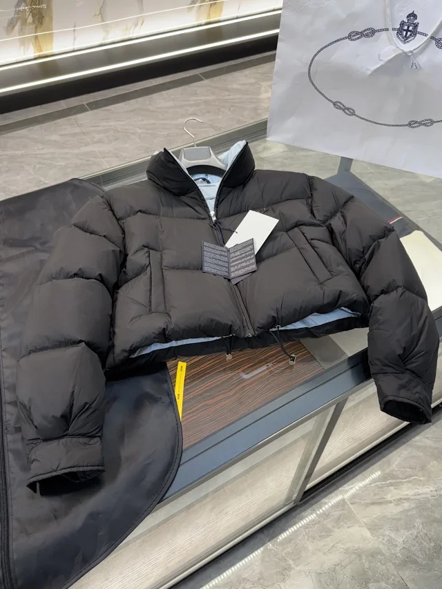 PRA Women's Short Re-Nylon Puffer Jacket Detail