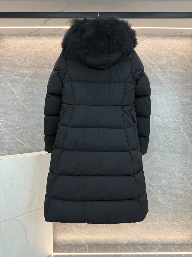 New Mengjia Women's Long Hooded Puffer Detail