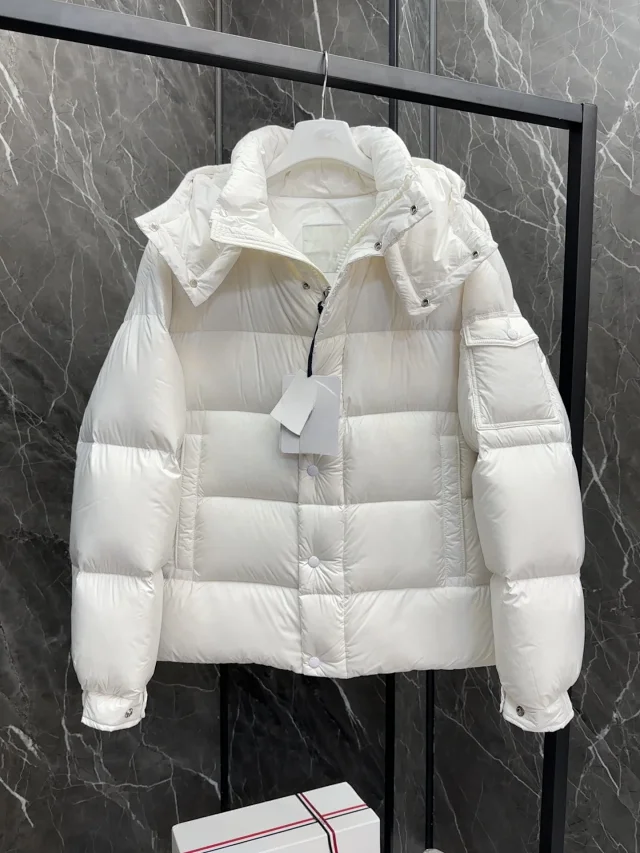Maire95 Unisex Hooded Detachable Down Jacket Detail