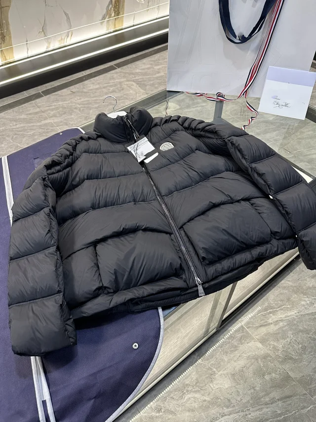 Mengjia Unisex CR Collab Down Jacket Detail