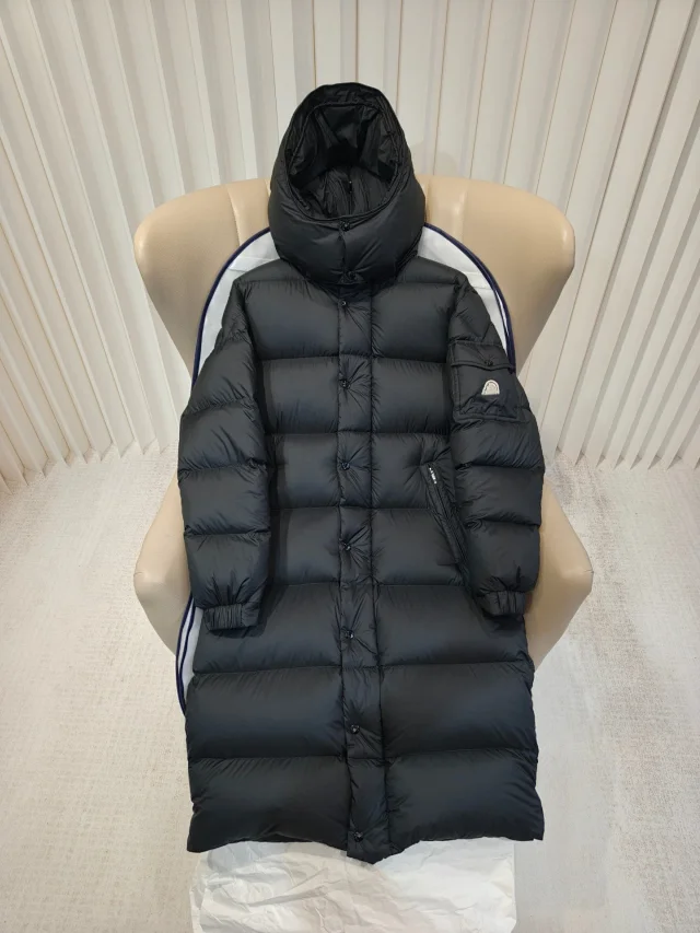 Mengjia Hanoverian Hooded Long Down Jacket Detail