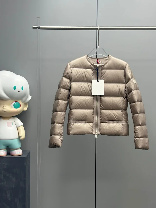 Mengjia Laurine Women's Short Down Jacket Detail