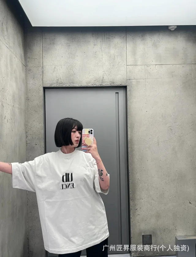 B 2025 Graphic Tee Oversized Unisex Detail