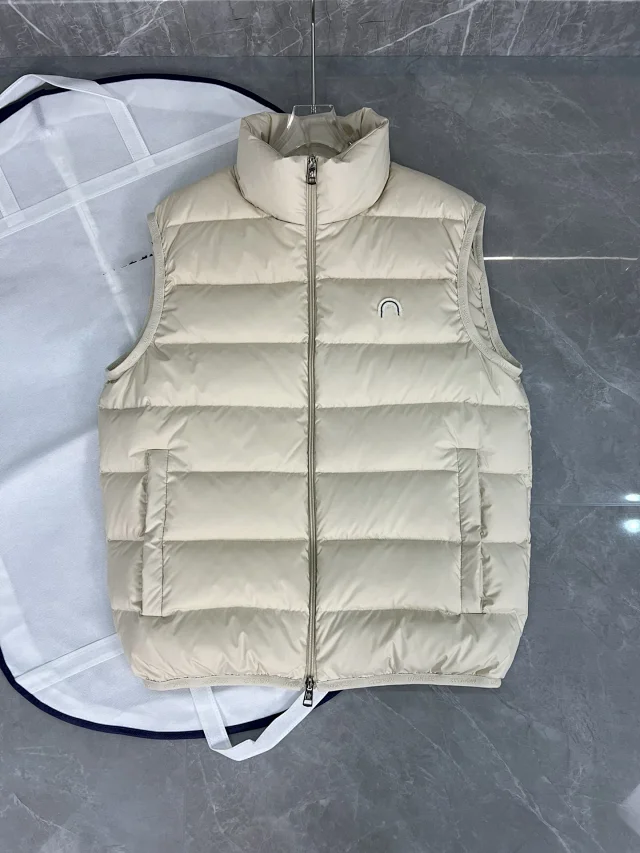 Mengjia 25SS Contrin Sleeveless Down Vest Detail