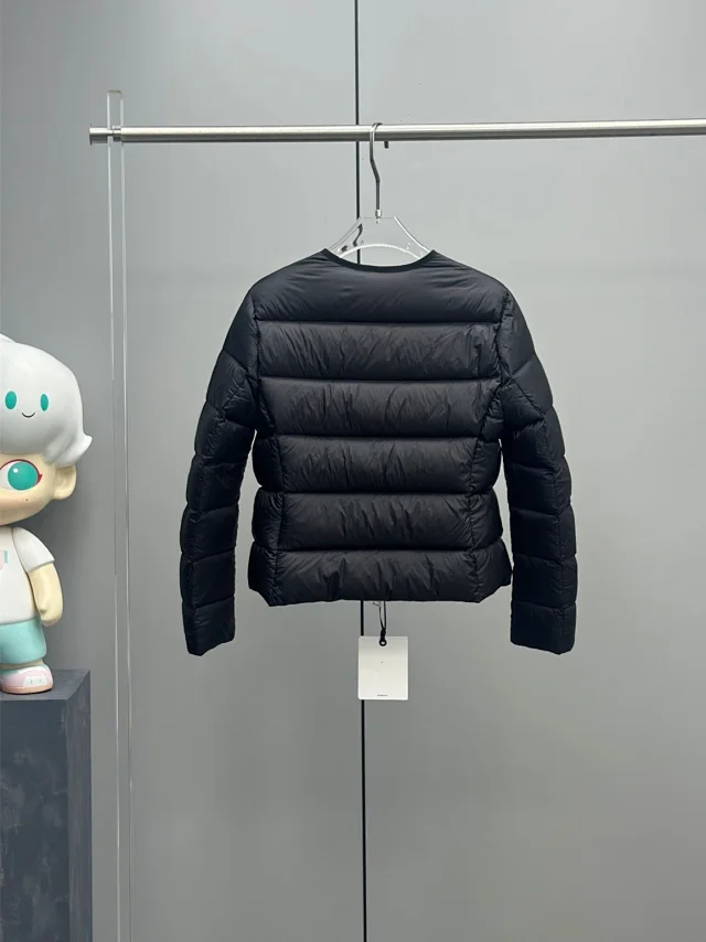 Mengjia Laurine Women's Short Down Jacket Detail