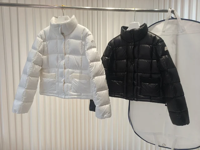 Moncler Jarcieu Woven-Trim Short Women's Puffer Detail